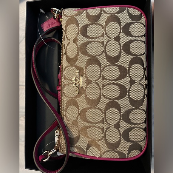 NWT Couch Signature Pouch with additional shoulder strap - Picture 2 of 4